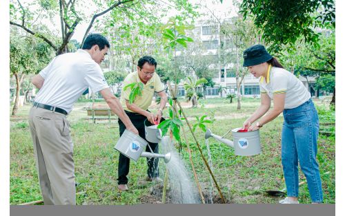 Chương trình trồng cây “vì một ký túc xá xanh” năm 2023